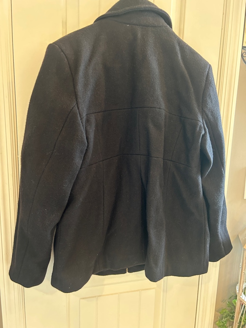 Women’s Black Wool Coat
75% Laine Wool
Lined wool coat jacket
Made in Canada - Picture 7 of 8